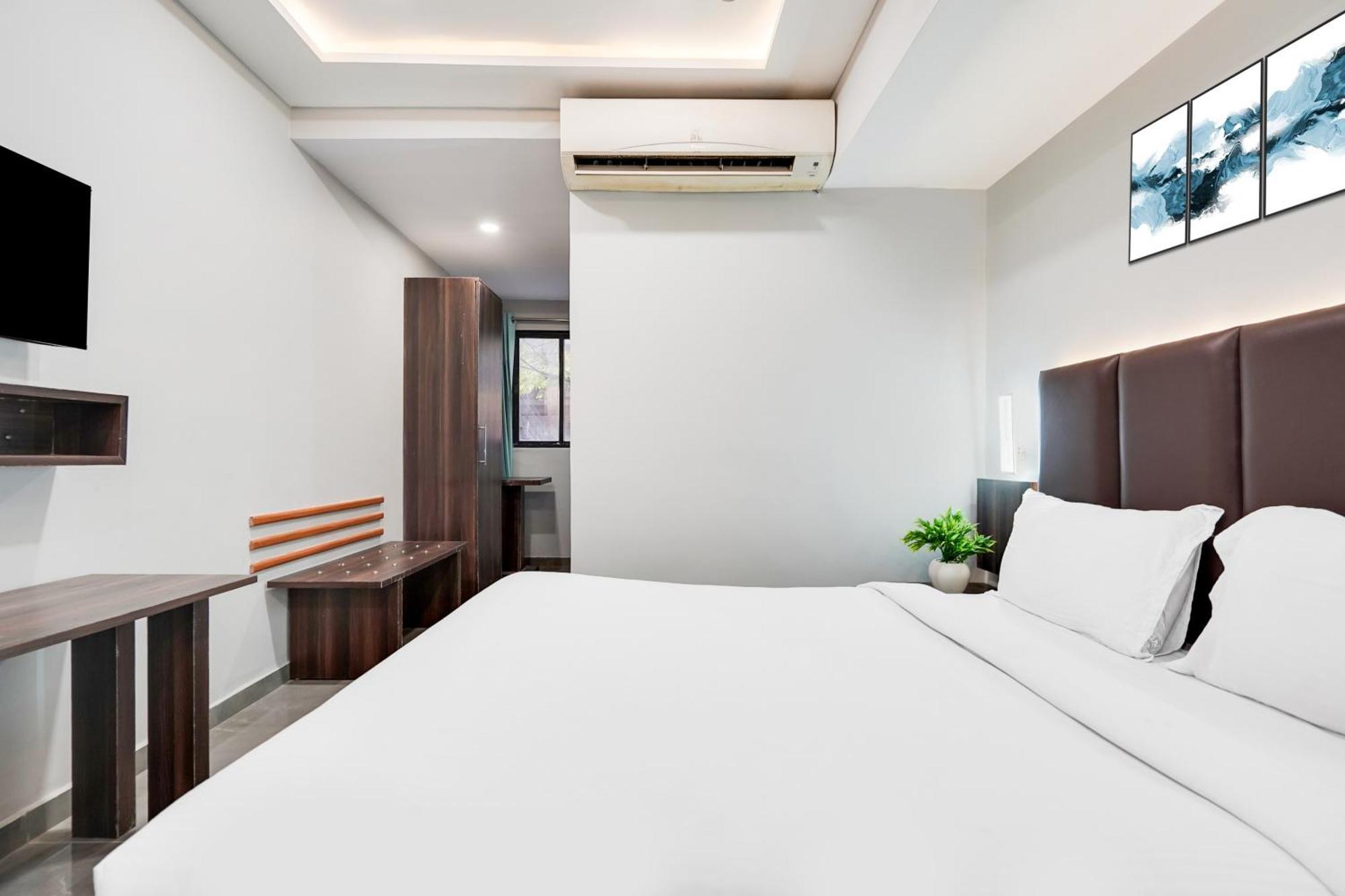 Palette Country Club Surat Hotell Exteriör bild